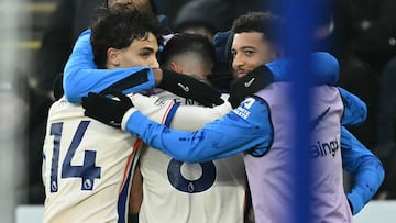 Los jugadores del Chelsea celebran uno de los goles anotados ante el Leicester City.