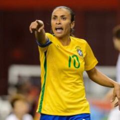 Marta y Formigan dan la victoria a Brasil y la colocan como líder