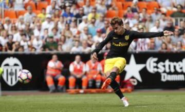 Diego Alves paró el penalti lanzado por Griezmann.
 