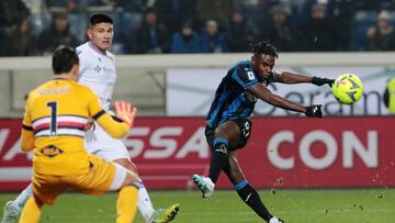 BERGAMO, ITALY - JANUARY 28: Duvan Zapata of Atalanta BC shoots wide during the Serie A match between Atalanta BC and UC Sampdoria at Gewiss Stadium on January 28, 2023 in Bergamo, Italy. (Photo by Emilio Andreoli/Getty Images)