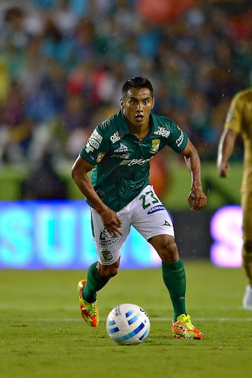 El 'Gallito' es un futbolista con una carrera que ascendió a gran velocidad gracias a su rol en el bicampeonato de León, así como su participación con la selección mexicana. Siempre estará relacionado con la 'Fiera', pero su debut fue con Celaya. 