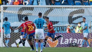 Ohiggins vs Union Espanola, Fecha 12 Campeonato Nacional 2022.

El jugador de Union Espanola Conelli celebra con sus compañeros despues de convertir un gol contra O’higgins, durante el partido de primera division realizado en el Estadio El Teniente de Rancagua, Chile.
7/05/2022
Jorge Loyola/Photosport
 
Ohiggins vs Union Espanola, twelfth date, 2022 National Championship.

Union Espanola’s player Conelli  celebrates with  teammates after scoring  against O’higgins during during the first division match held at the El Teniente stadium
Rancagua, Chile.
7/05/2022
Jorge Loyola/Photosport