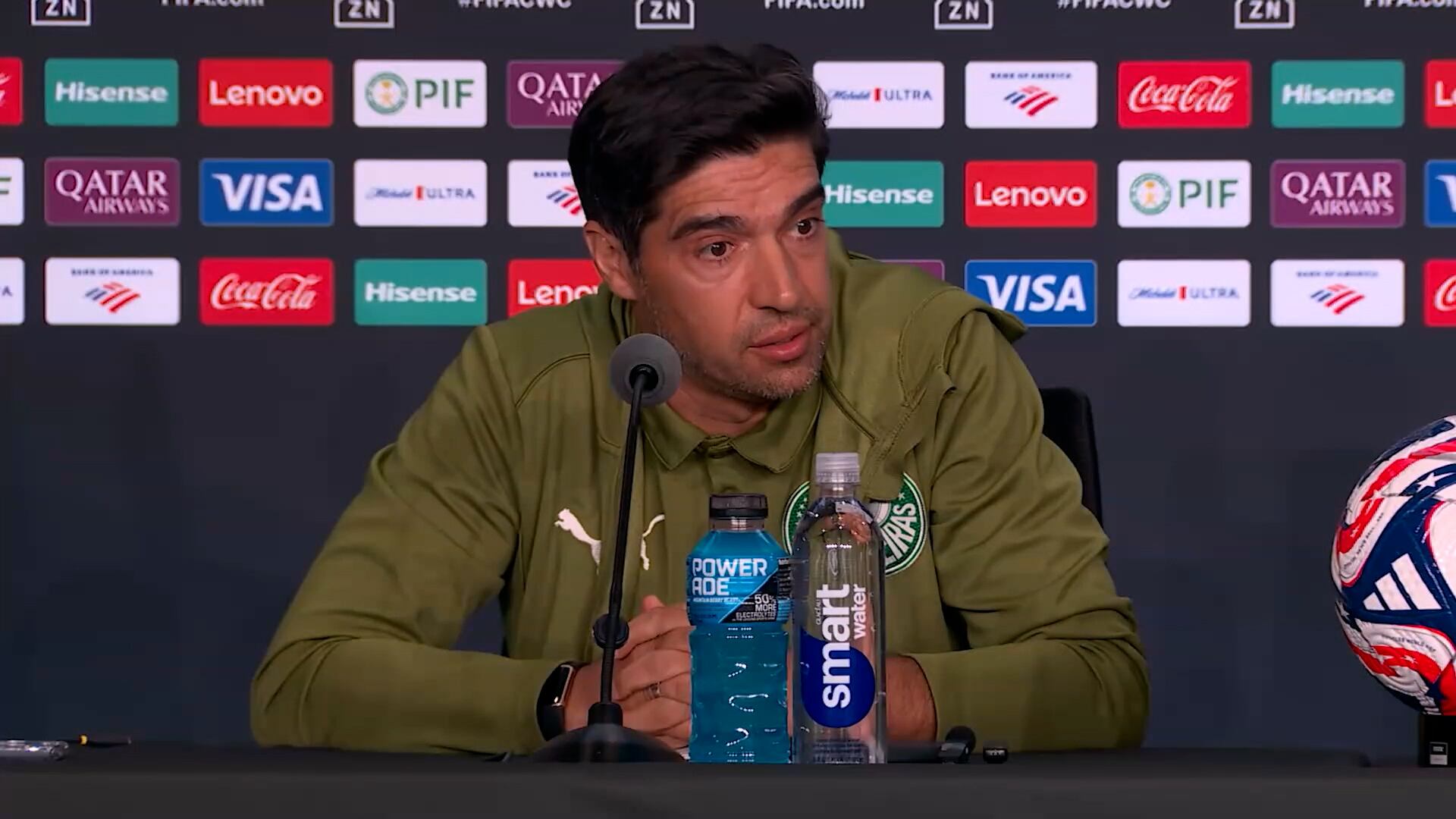 El entrenador de Palmeiras estalla contra la prensa por Estevao: “Vosotros lo masacrasteis”