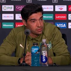 El entrenador de Palmeiras estalla contra la prensa por Estevao: “Vosotros lo masacrasteis”