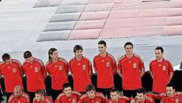Selección española con el nuevo uniforme