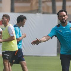 Bordalás aprieta el acelerador en la primera sesión en Oliva