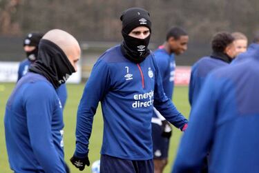 Van Bommel: "Barça are already through, maybe they'll relax"