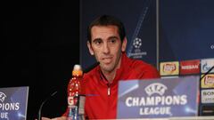 "A ver a quién pone Simeone en el lateral, igual juega hasta él"