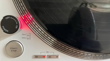 Este tocadiscos con altavoces de Pioneer DJ es ideal para amantes del vinilo
