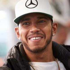 Hamilton: "No congenio con mis compañeros... Elegiría a Senna"