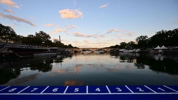 (FILES) This photograph taken on August 20, 2023, shows the starting line dedicated to the swim familiarisation event of the 2023 World Triathlon Olympic Games Test Event floating on the Seine river with the Eiffel Tower in the background ahead of the mixed relay 2023 World Triathlon Olympic Games Test Event in Paris. From August 17 to 20, 2023, Paris 2024 is organising four triathlon events to test several arrangements, such as the sports operations, one year before the Paris 2024 Olympic and Paralympic Games. The swim familiarisation event follows the cancellation on August 6 of the pre-Olympics test swimming competition due to excessive pollution which forced organisers to cancel the pre-Olympics event. (Photo by Emmanuel DUNAND / AFP)