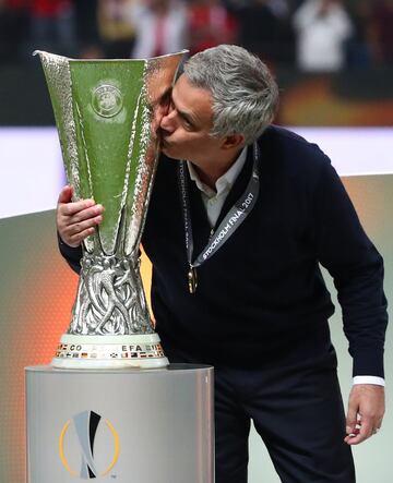 La temporada 16/17 acabó para Mourinho conquistando la Europa League frente al Ajax de Amsterdam.
