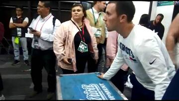 La increíble seguridad a los uniformes de juego de los Pats