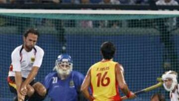 <b>MURO GERMANO</b> Los alemanes pusieron un muro que fue infranqueable para nuestros chicos de hockey hierba.