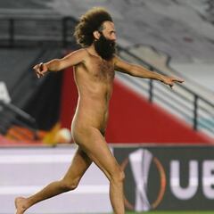 De La Alhambra a la Catedral de Granada: el nudismo del espontáneo de Los Cármenes