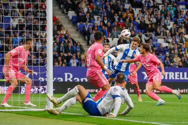 El Espanyol juega como nunca y se deja empatar como siempre
