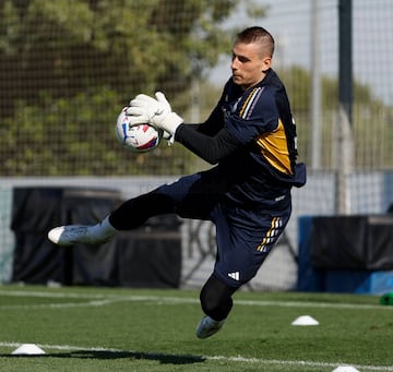 Lunin se entrena en Valdebebas.