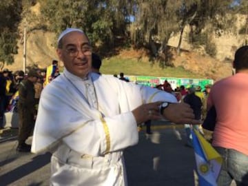 Hinchas colombianos y argentinos se reúnen en Viña del Mar para el partido de los cuartos de final.