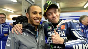 Valentino Rossi se ofrece para suplir a Rosberg en Mercedes
