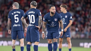 Memphis se dispone a lanzar una falta.