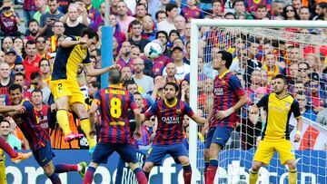 Diego Godín marca en el Camp Nou el gol que le da el título al Atlético en 2014.