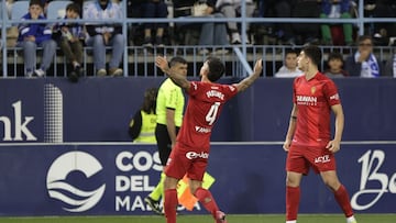 Tasende celebra su gol de falta directa en Málaga.