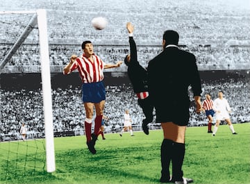 Sus compañeros recuerdan que Griffa cambió la mentalidad del Atlético. Fue un defensa duro, expeditivo, de esos que no se andan con contemplaciones. Competitivo al máximo, lo que le marcó en el Atlético y también marcó a los que jugaron con él. Jorge Bernardo Griffa jugó diez temporadas de rojiblanco (de 1959 a 1969). Disputó 291 partidos con la camiseta del Atlético, en una época donde no había tantos encuentros como ahora. Ganó una Liga, tres Copas y una Recopa de Europa (1961-62), el primer título europeo del club madrileño. “Griffa me enseñó a ganar”, decía Luis Aragonés. Pero no sólo él. Adelardo habla siempre de ese carácter ganador que tenía el defensa argentino y que contagió al resto. Durante muchos años fue el extranjero con más encuentros en el Atlético hasta que en 2011 le superó Luis Amaranto Perea. Griffa fue un jefe de un equipo que también hizo disfrutar s a la hinchada rojiblanca.
