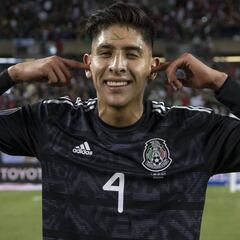 Director deportivo de Ajax halaga a Edson Álvarez