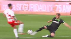 Rub¨¦n P¨¦rez vio la roja directa despu¨¦s de la revisi¨®n del VAR