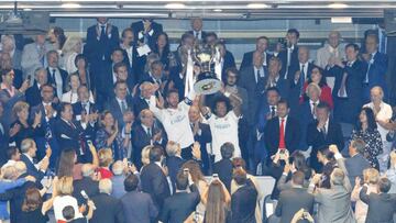 El Madrid recibió el trofeo de campeón de LaLiga 2016/17