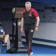 Javier Aguirre no consigue el milagro; Araujo sigue en primera