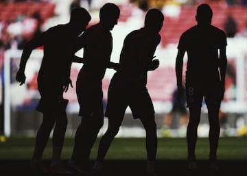 Jugadores del Atlético de Madrid durante el calentamiento previo al inicio del encuentro.