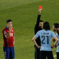 Cavani se descontroló y fue expulsado ante Chile