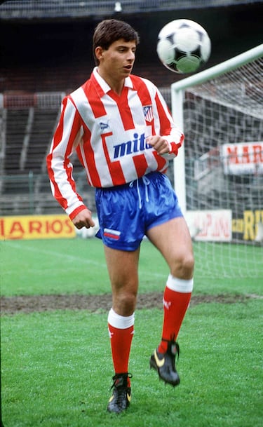Con 15 años firma un contrato de tres temporadas a razón de 15 millones de las antiguas pesetas por año con el Atlético de Madrid. Se convirtió de esta forma en el juvenil mejor pagado del mundo. Nunca debutó con el primer equipo. 