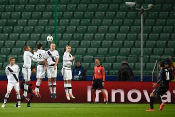 Gareth Bale se convirtió en el autor del gol más tempranero que el Real Madrid lograba en la historia de la Champions. El galés marcó a los 55 segundos con una preciosa volea. Sin embargo, el encuentro dejó mucho que desear por parte de los blancos, que acabaron igualando a tres, después de ir perdiendo.