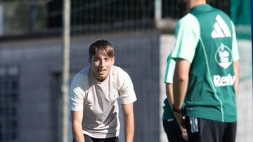 Raúl Blanco durante un entrenamiento en A Madroa.