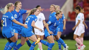 ROTHERHAM, ENGLAND - JULY 18: Dagny Brynjarsdottir of Iceland indicates to teammates to collect the ball from the net after scoring their side's first goal from the penalty spot during the UEFA Women's Euro 2022 group D match between Iceland and France at The New York Stadium on July 18, 2022 in Rotherham, England. (Photo by Alex Pantling/Getty Images)