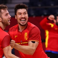 Los Hispanos vencen con dificultad
