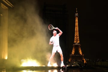 Rafa Nadal se despide del tenis en la Copa Davis en M¨¢laga. Nike y Par¨ªs le han homenajeado proyectando sus im¨¢genes en la Plaza de Trocadero de la capital francesa, donde gan¨® 14 Roland Garros.