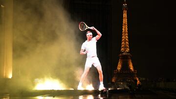 Rafa Nadal se despide del tenis en la Copa Davis en Málaga. Nike y París le han homenajeado proyectando sus imágenes en la Plaza de Trocadero de la capital francesa, donde ganó 14 Roland Garros.
