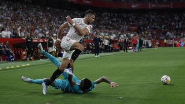 Los errores de Cuadra y Mir condenan al Sevilla