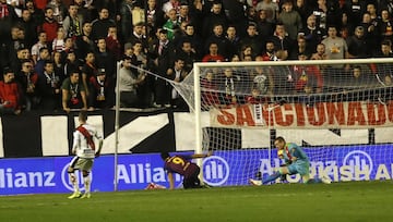 2-3. Luis Suárez  marcó el tercer gol.