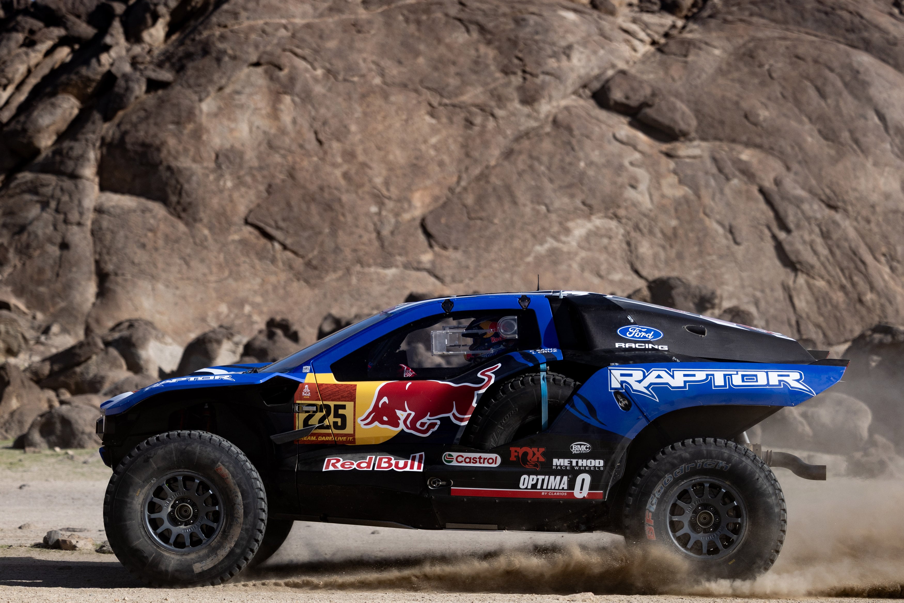 Carlos Sainz, con el Ford durante el 'shakedown' del Dakar 2026.