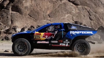 Carlos Sainz, con el Ford durante el 'shakedown' del Dakar 2026.