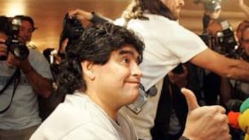 <B>FELIZ. </b>Maradona cenó con Solari, Roberto Carlos y Ronaldo en Madrid.