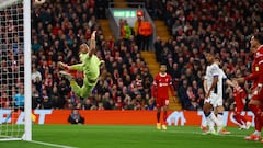 Soccer Football - Europa League - Quarter Final - First Leg - Liverpool v Atalanta - Anfield, Liverpool, Britain - April 11, 2024 Atalanta's Juan Musso in action as Liverpool's Harvey Elliott hits the bar Action Images via Reuters/Lee Smith