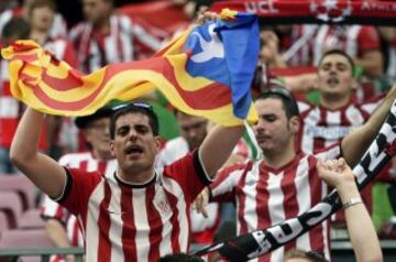 Ambientazo en el Camp Nou.