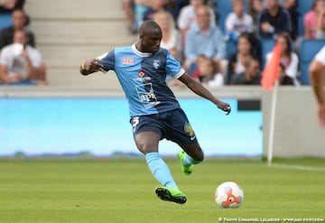 Debutó como profesional en 2015 con el Le Havre A. C. en la segunda división francesa. En las dos temporadas en las que estuvo jugó un total de 50 partidos (4.174 minutos), marcó 2 goles, dio 6 pases de gol y recibió 10 tarjetas amarillas. 