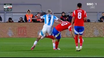 De Paul golpea por detrás a Dávila y esto pasó después: ¿qué hizo el árbitro?