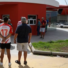Malestar en la afición del Almería por las pocas entradas para el Camp Nou